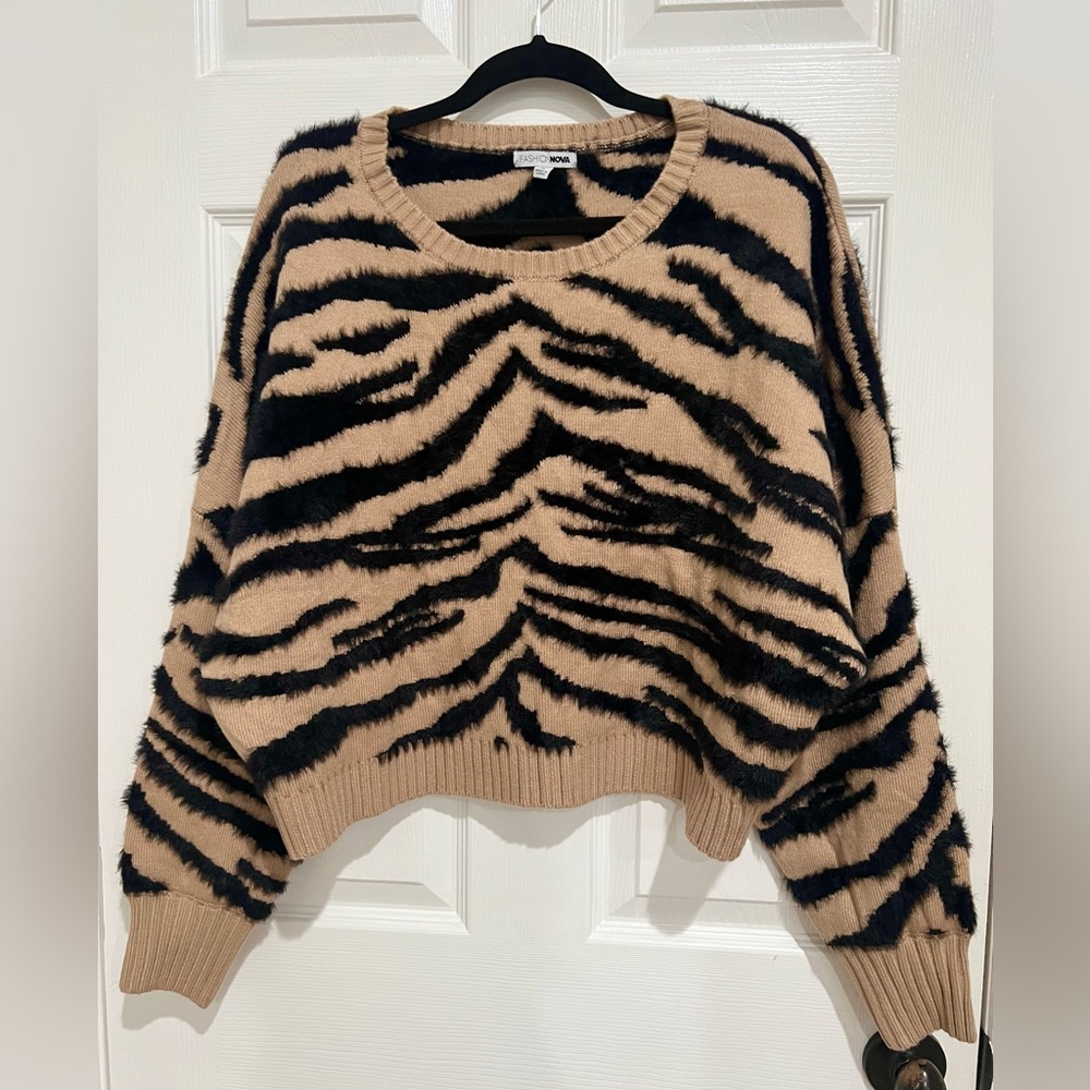 Crewneck‎ Sweater with Fuzzy Detail